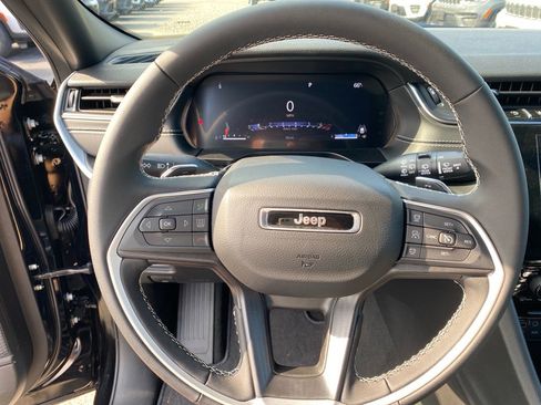 New 2025 Jeep Grand Cherokee 4WD image 6