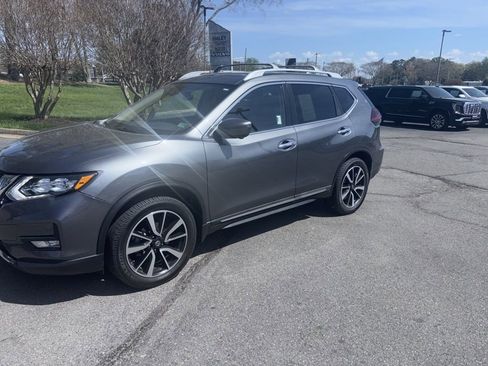 Used 2020 Nissan Rogue SL w/ Premium Package image 2