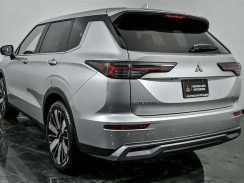 New 2026 Mitsubishi Outlander SE image 7