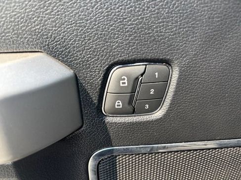 Used 2018 Ford F150 Lariat w/ Equipment Group 502A Luxury AWD/4WD image 12