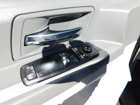 Used 2010 Chrysler Town & Country LX image 12