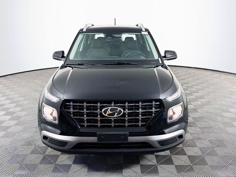 Used 2024 Hyundai Venue SEL FWD image 2