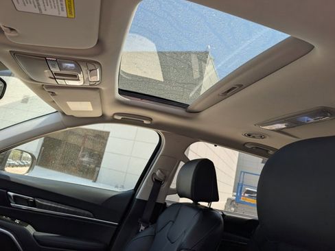 Used 2024 Kia Telluride EX w/ EX Captain's Chair Package FWD image 17