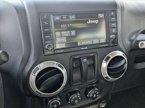 Used 2017 Jeep Wrangler Sahara w/ Connectivity Group image 14