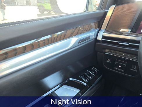 Used 2025 Cadillac Escalade Sport Platinum AWD/4WD image 30