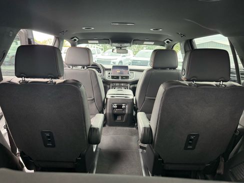 Used 2024 GMC Yukon AT4 AWD/4WD image 17