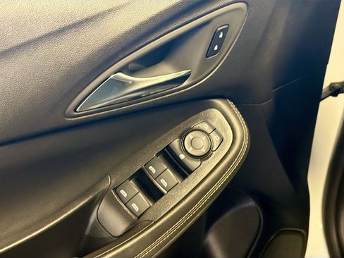 Used 2025 Buick Encore GX Preferred AWD/4WD image 15