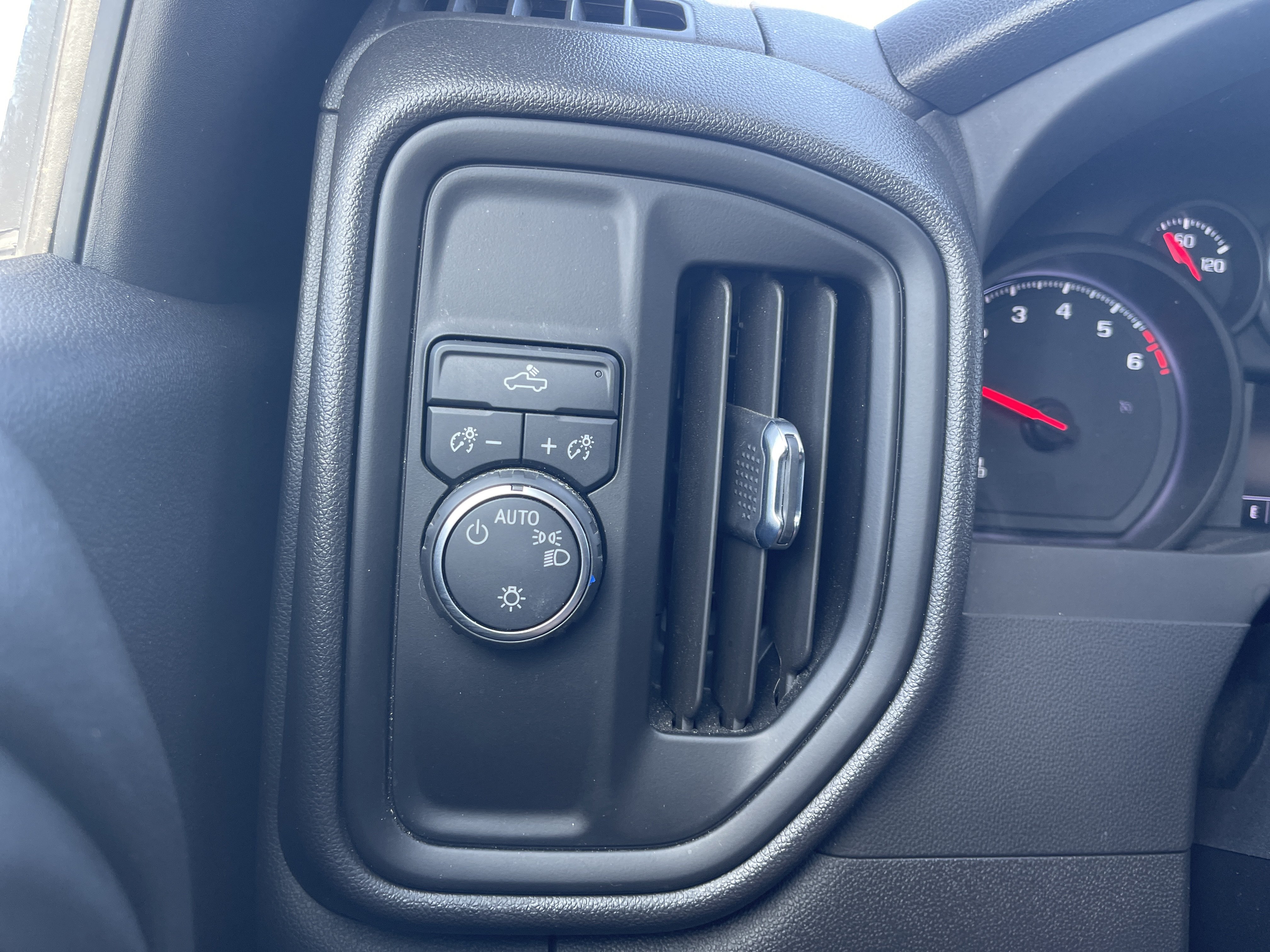 Used 2024 Chevrolet Silverado 1500 Custom RWD image 20