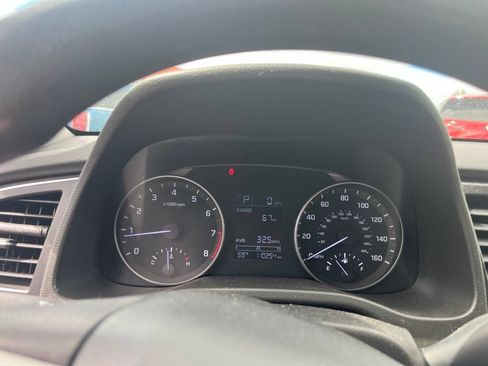 Used 2017 Hyundai Elantra SE FWD image 3