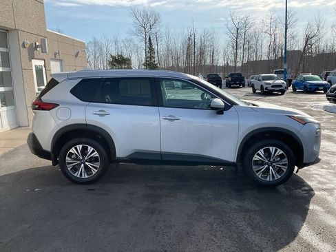 Used 2023 Nissan Rogue SV w/ SV Premium B Package image 4