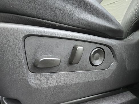 Used 2025 Chevrolet Silverado 2500 ZR2 w/ Technology Package image 13