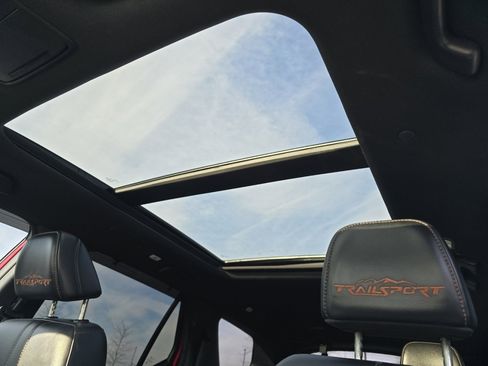 Used 2023 Honda Pilot TrailSport image 3