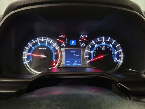 Used 2018 Toyota 4Runner SR5 AWD/4WD image 15