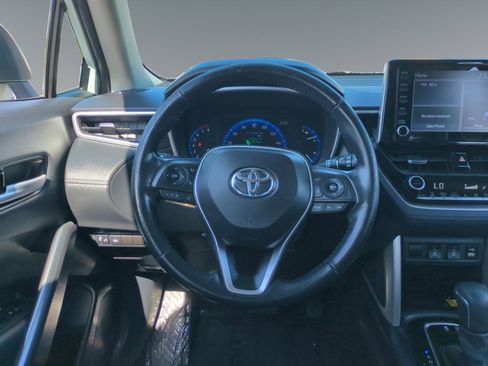 Used 2022 Toyota Corolla Cross XLE image 12