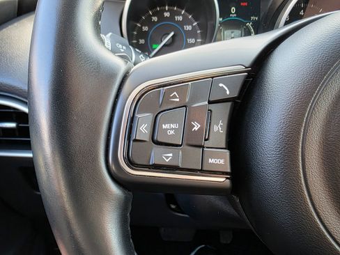 Used 2017 Jaguar F-PACE Prestige image 26