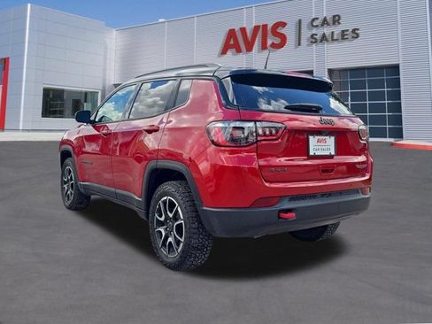 Used 2025 Jeep Compass Trailhawk AWD/4WD image 10