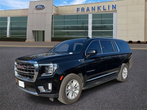 Used 2021 GMC Yukon XL SLT image 3