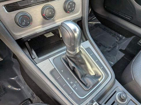 Used 2015 Volkswagen Golf S image 12