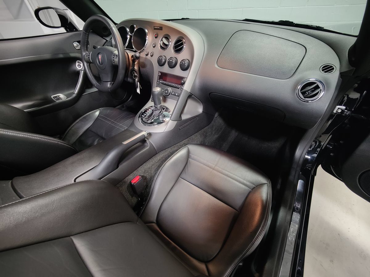 Used 2008 Pontiac Solstice GXP w/ Premium Package RWD image 13