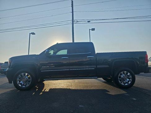Used 2015 GMC Sierra 2500 Denali w/ Duramax Plus Package AWD/4WD image 35