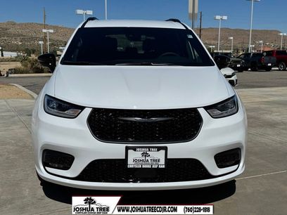 New 2026 Chrysler Pacifica Select w/ S Appearance Package