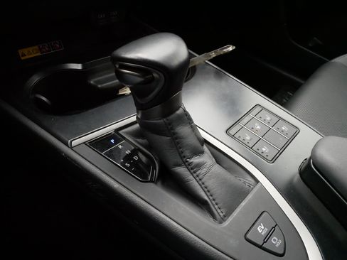 Used 2024 Lexus UX 250h F Sport AWD/4WD image 24