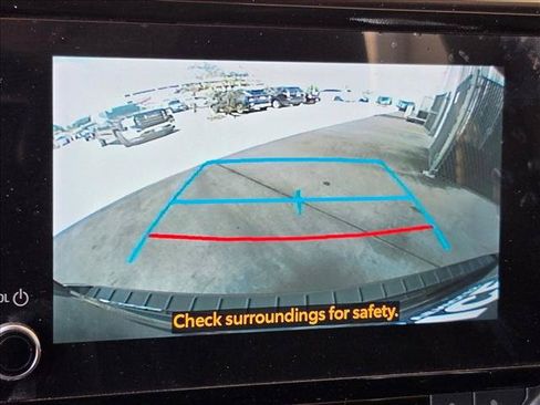 Used 2023 Toyota Highlander XLE FWD image 13