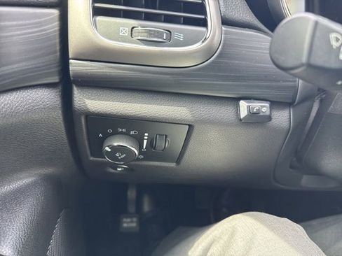 Used 2020 Jeep Grand Cherokee Altitude image 15