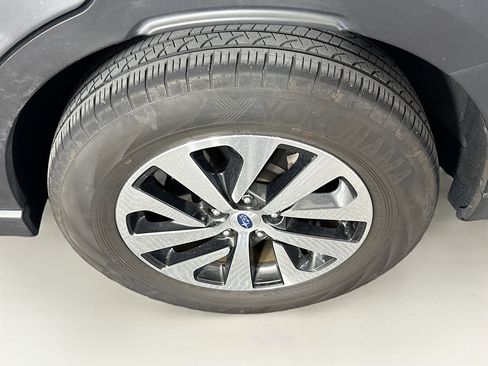 Used 2023 Subaru Outback Premium image 11