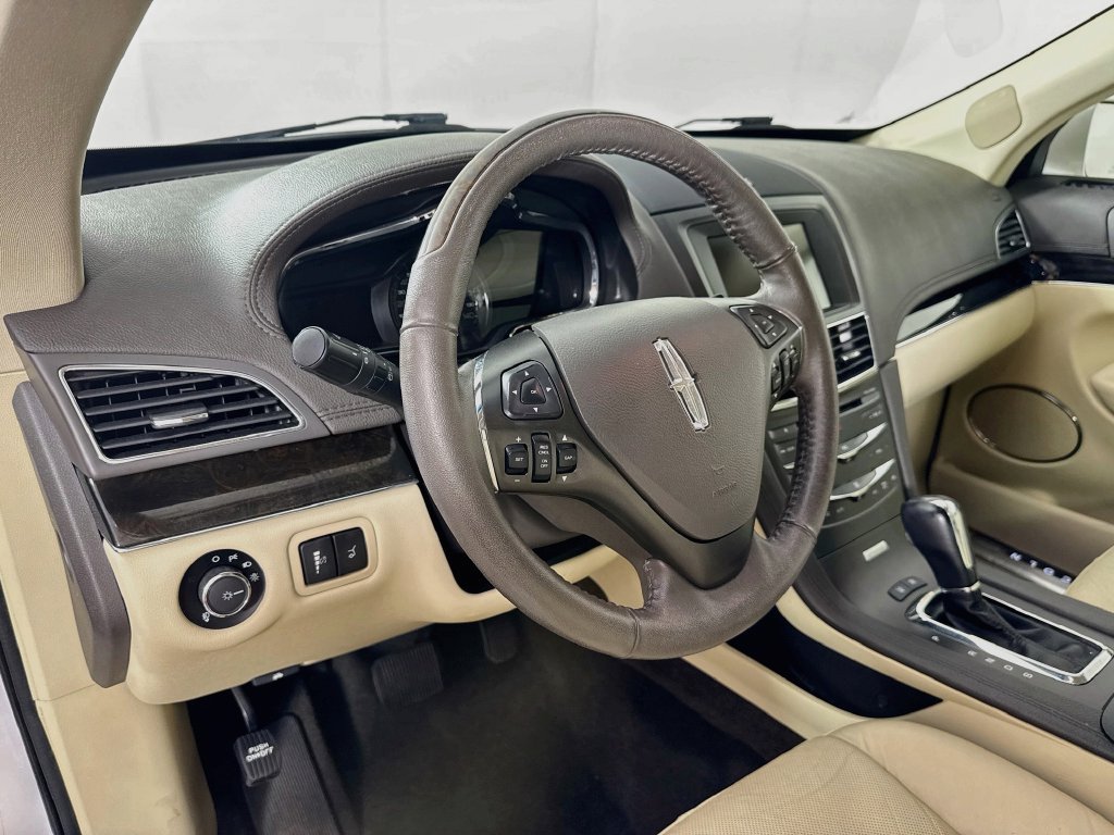 Used 2019 Lincoln MKT AWD image 10