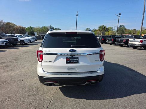 Used 2018 Ford Explorer Limited w/ Equipment Group 301A image 3