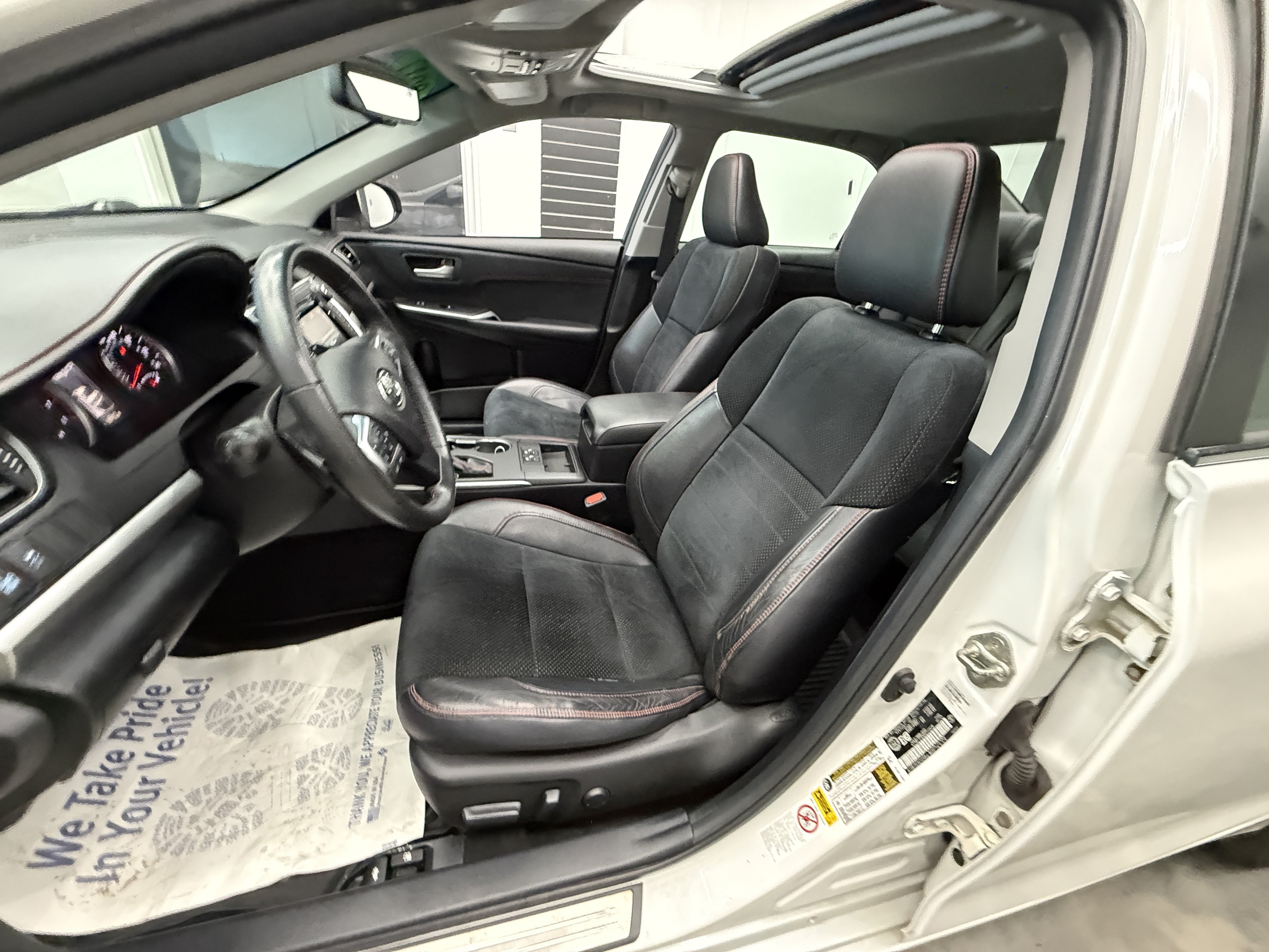 Used 2017 Toyota Camry XSE FWD image 10