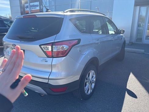 Used 2018 Ford Escape SE w/ SE Sync 3 Package AWD/4WD image 5