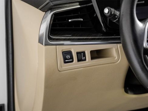 Used 2017 Cadillac XT5 FWD w/ LPO, Wheel Lock Package image 19