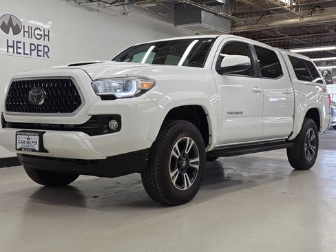 Used 2018 Toyota Tacoma TRD Sport w/ Technology Package AWD/4WD image 15