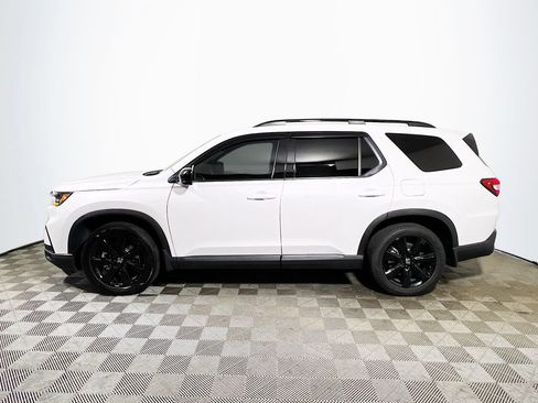 Used 2025 Honda Pilot Black Edition image 4