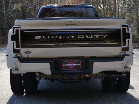 Used 2025 Ford F450 Platinum w/ FX4 Off-Road Package image 26