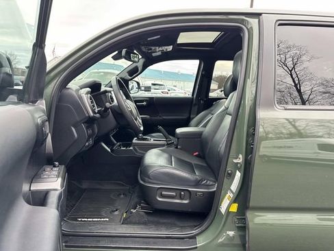 Used 2021 Toyota Tacoma TRD Off-Road image 13