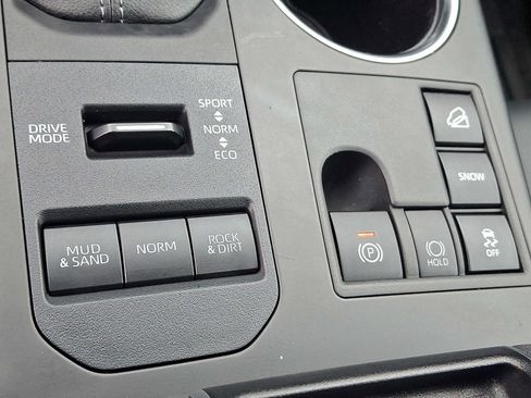 Certified 2024 Toyota Highlander XLE image 27