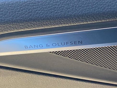 Used 2024 Audi Q8 e-tron Premium Plus image 19