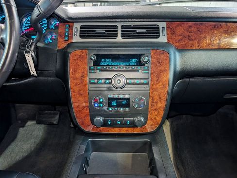 Used 2014 Chevrolet Suburban LT AWD/4WD image 37