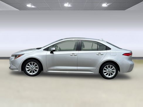 Used 2020 Toyota Corolla LE w/ LE Convenience Package FWD image 2