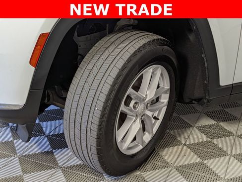 Used 2024 Jeep Grand Cherokee L Laredo RWD image 10