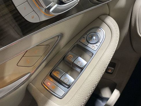 Certified 2018 Mercedes-Benz C 300 4MATIC Sedan image 9