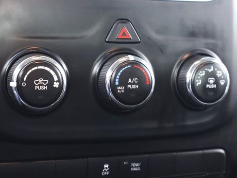 Used 2018 RAM 1500 Classic SLT AWD/4WD image 24