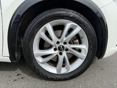 Used 2017 INFINITI QX30 Premium image 13