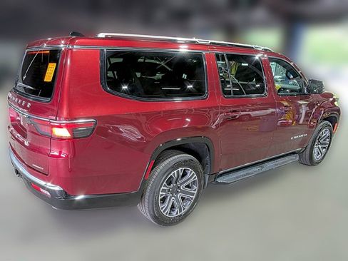 Used 2024 Jeep Wagoneer L Series II w/ Flexible Seating Group AWD/4WD image 15