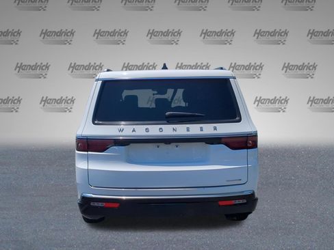 Used 2024 Jeep Wagoneer L Series III w/ Flexible Seating Group AWD/4WD image 8