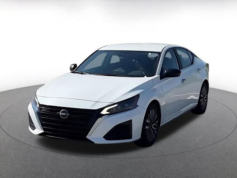 Used 2025 Nissan Altima 2.5 SV FWD image 7