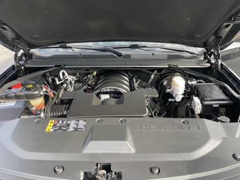 Used 2019 Chevrolet Suburban LT image 27